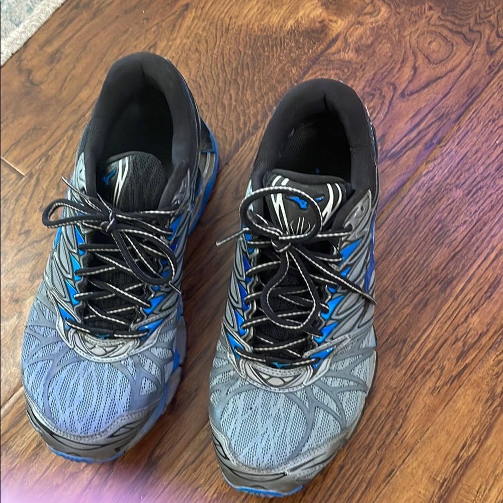 Mizuno Performance Gray and Blue Athletic Shoes